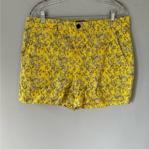Banana Republic Shorts Size 10 yellow White Flowers Womens Travel Vacation